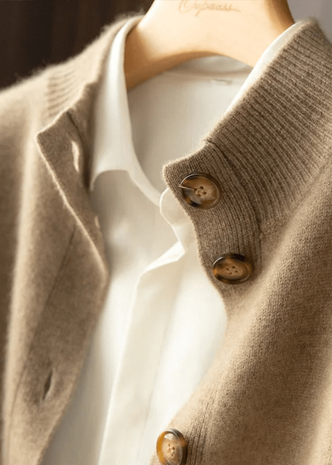 INGRID - GEBREID VEST MET ELEGANTE KNOPEN