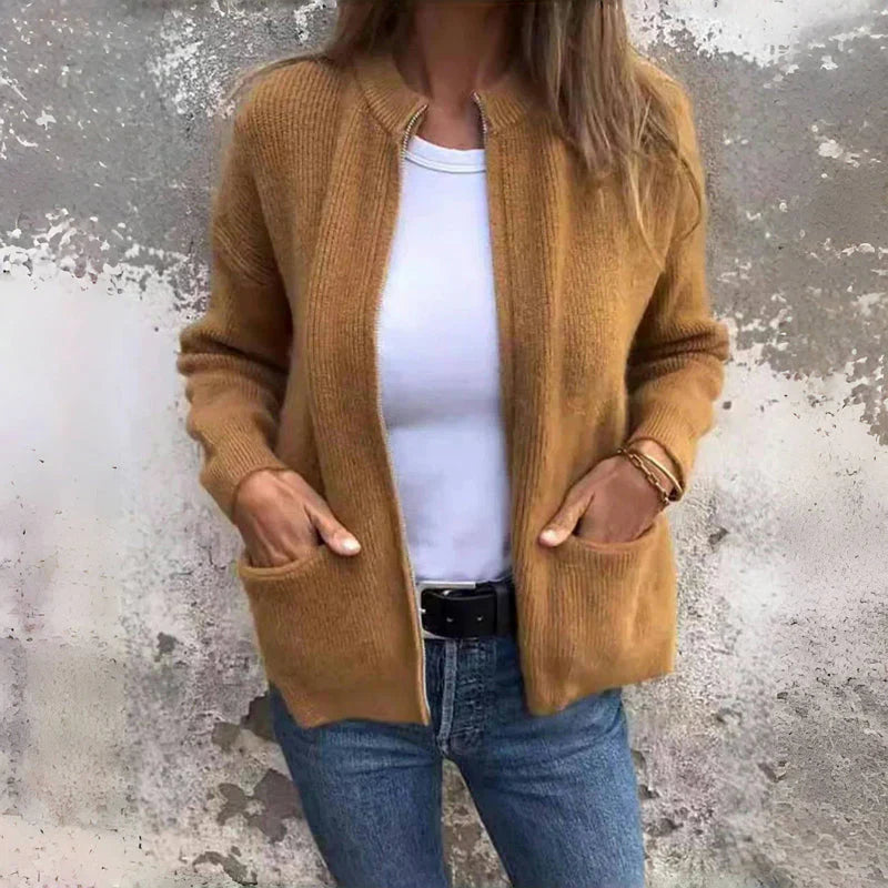 JENELL - GEBREIDE VEST MET GROTE ZAKKEN